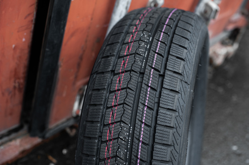 фото протектора и шины ICEPIONEER 868 Шина ZMAX ICEPIONEER 868 205/65 R15 94H