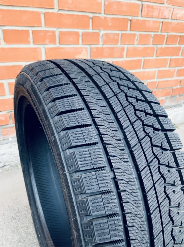 фото протектора и шины Ice Blazer Arctic Шина Sailun Ice Blazer Arctic 235/45 R17 94H