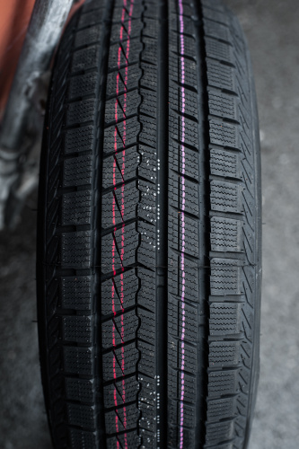 фото протектора и шины ICEPIONEER 868 Шина ZMAX ICEPIONEER 868 225/60 R17 99H